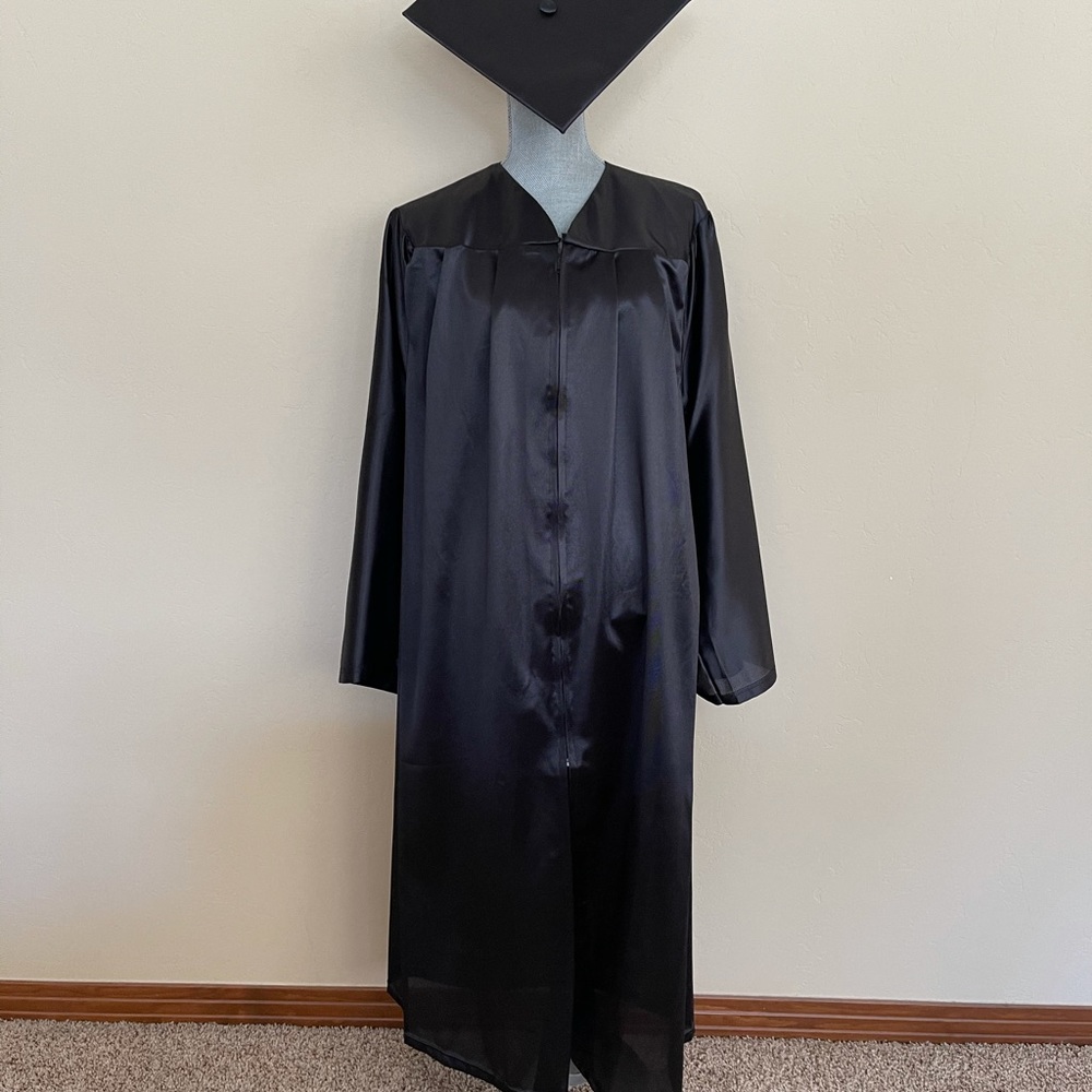 ‼️SOLD‼️ Graduation Cap and Gown EUC
